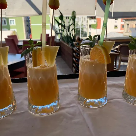 Boutique Restaurant Gloria 4* ティラナ