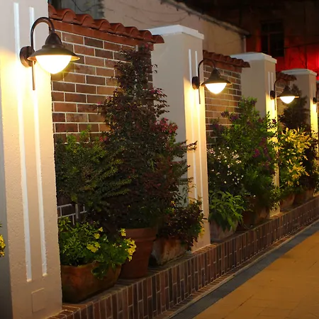 ホテル Boutique Restaurant Gloria ティラナ