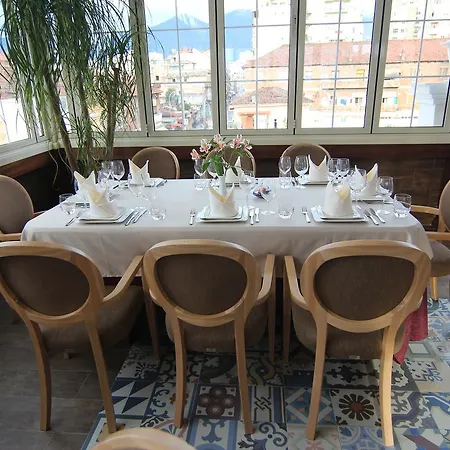 Boutique Restaurant Gloria ホテル ティラナ