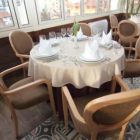 Boutique Restaurant Gloria 4* ティラナ