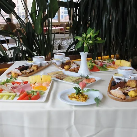 Boutique Restaurant Gloria ティラナ