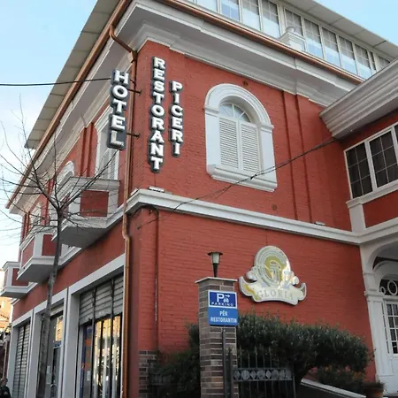 Boutique Restaurant Gloria ホテル ティラナ