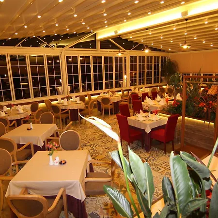 Boutique Restaurant Gloria 4* ティラナ